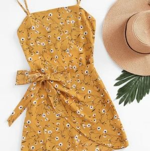 🛍💕Open Back Wrap Daisy Print Cami dress